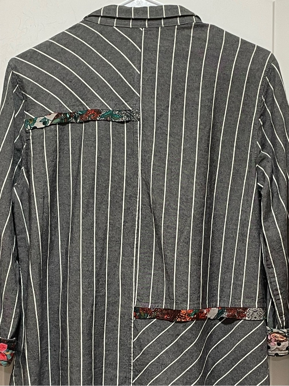 John Mark Boho Chic Gray White Pinstripe Tunic Floral Patchwork Accents Sz M - Picture 4 of 12